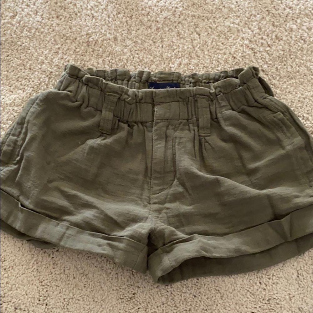 AEO Cargo like shorts